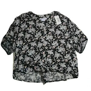 Vera Bradley Black Paisley Short Sleeve Tie Front